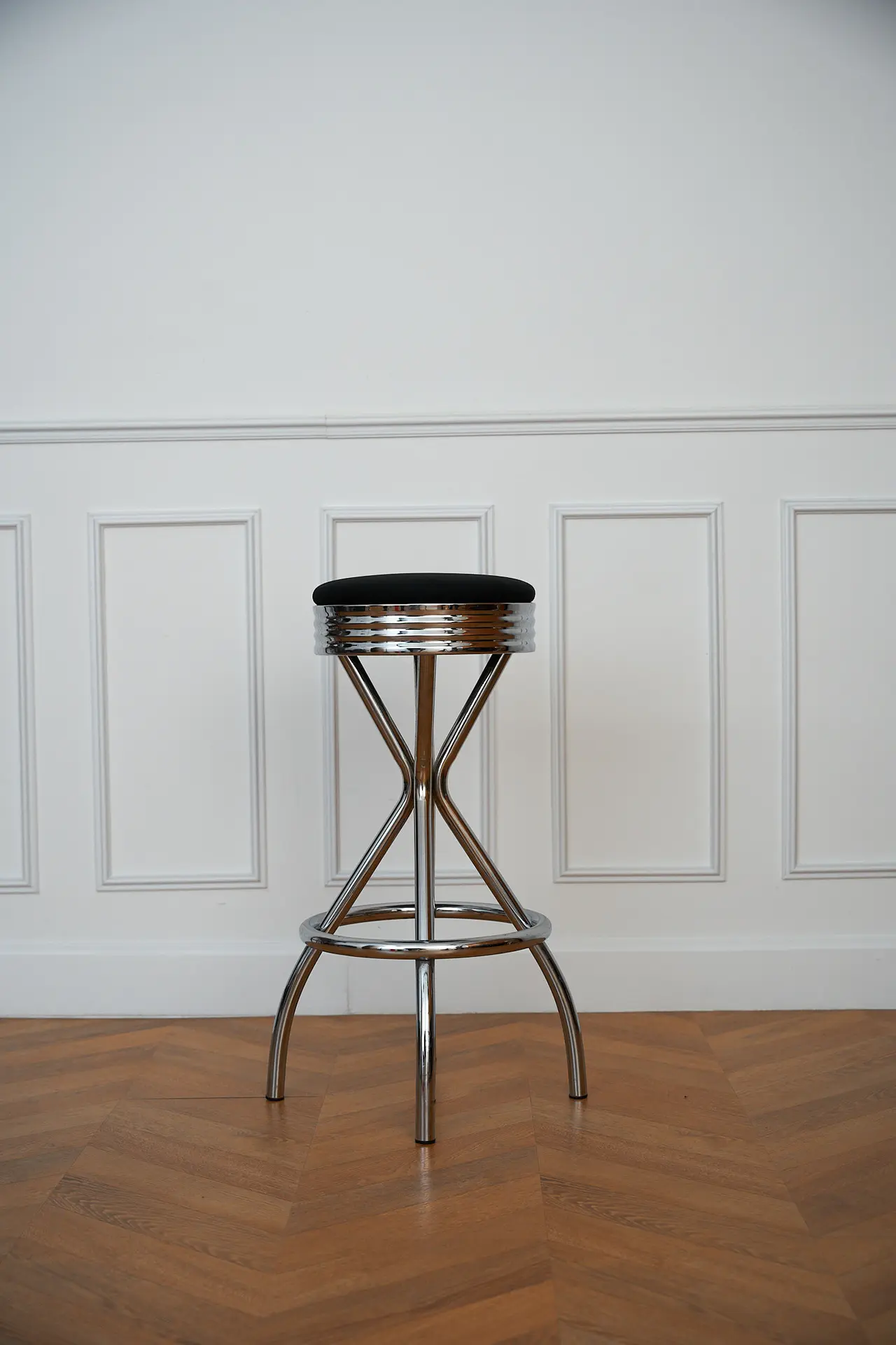 Chrome bar stool (black seat)